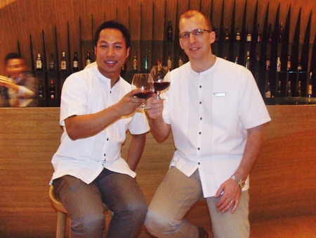 General Manager Harald Feurstein (right) and Marketing and Communications Director Dhaninrat Klinhom (left) toast to your health at the opening party.